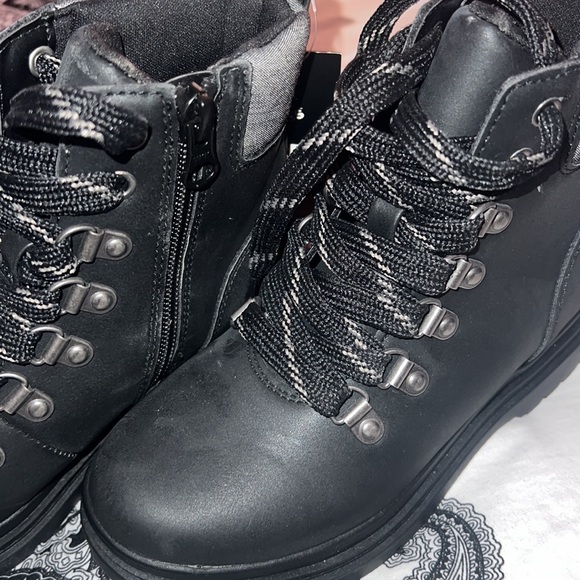 NWT BLACK BOOTS - Picture 3 of 8